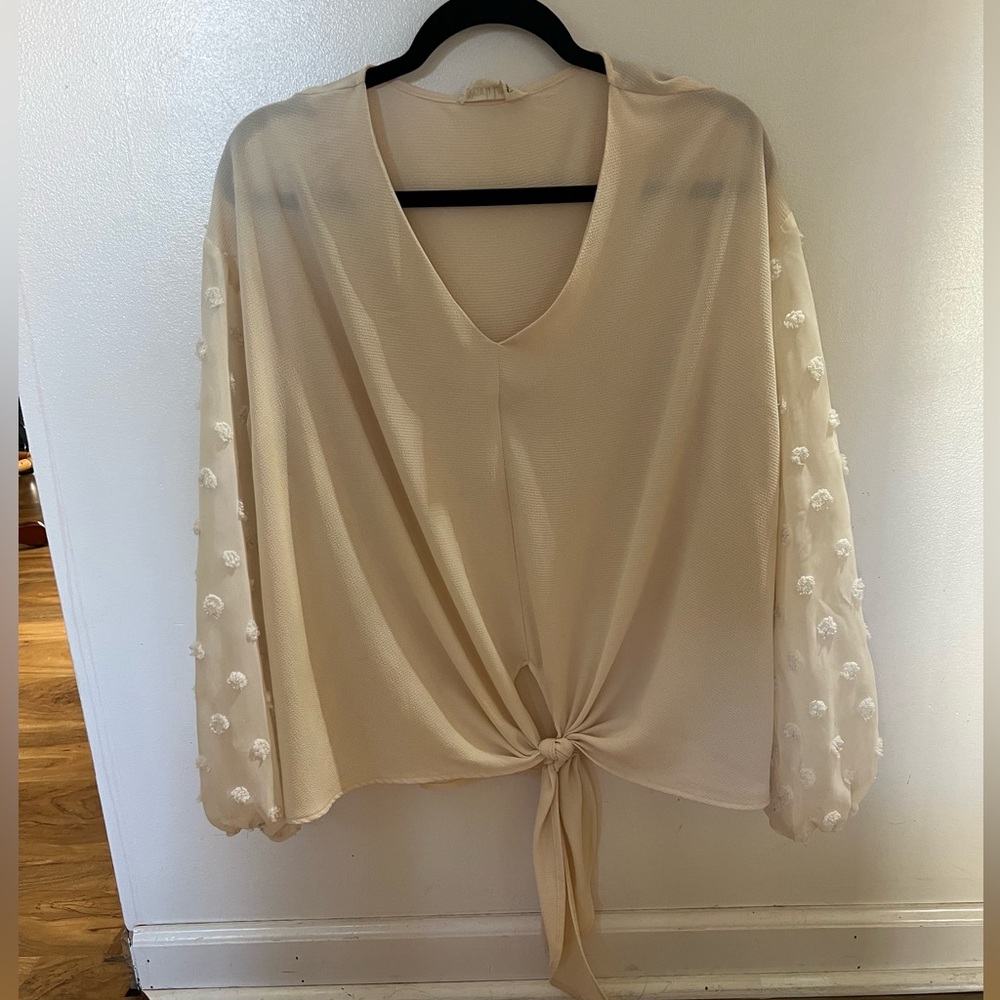 Peach Love California Size Large Cream Top